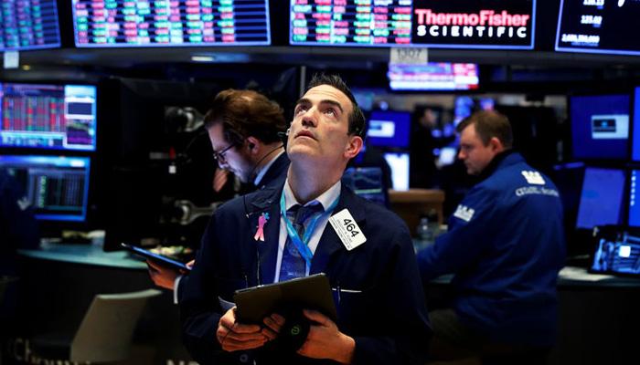 Nasdaq hồi điểm, S&P 500 và Dow Jones tiếp tục trượt dốc