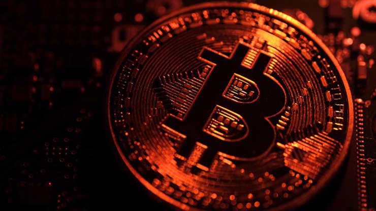 Bitcoin bị ví như “thuốc chuột”, vẫn có dự báo lên 100.000 USD vào cuối năm