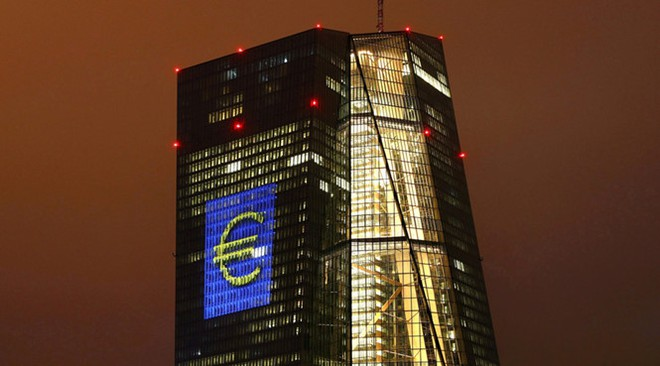 ECB giữ nguyên lãi suất đồng Euro ở mức thấp, “khai tử” gói QE