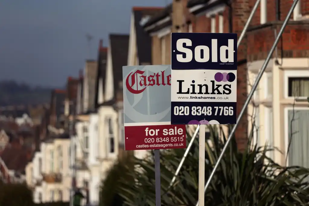 <p>For sale and sold signs outside properties in London.</p>