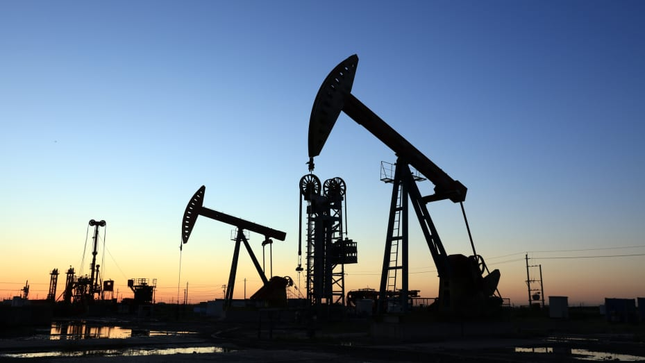 Oil steady but Omicron risks weigh