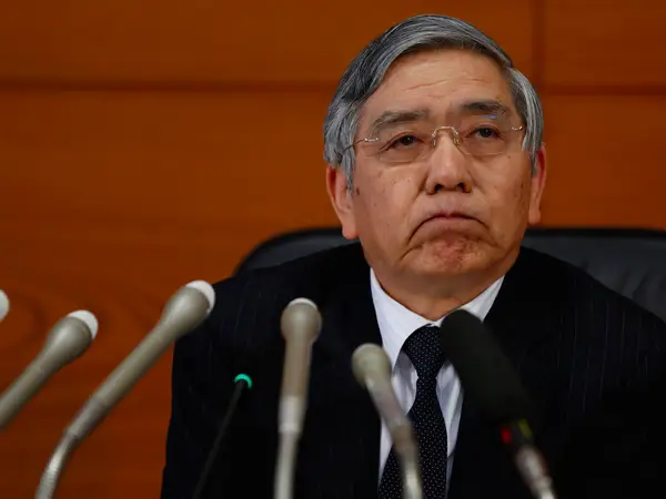 BOJ&#39;s Kuroda Warns Low Rates May Sow the Seeds of a New Financial Crisis