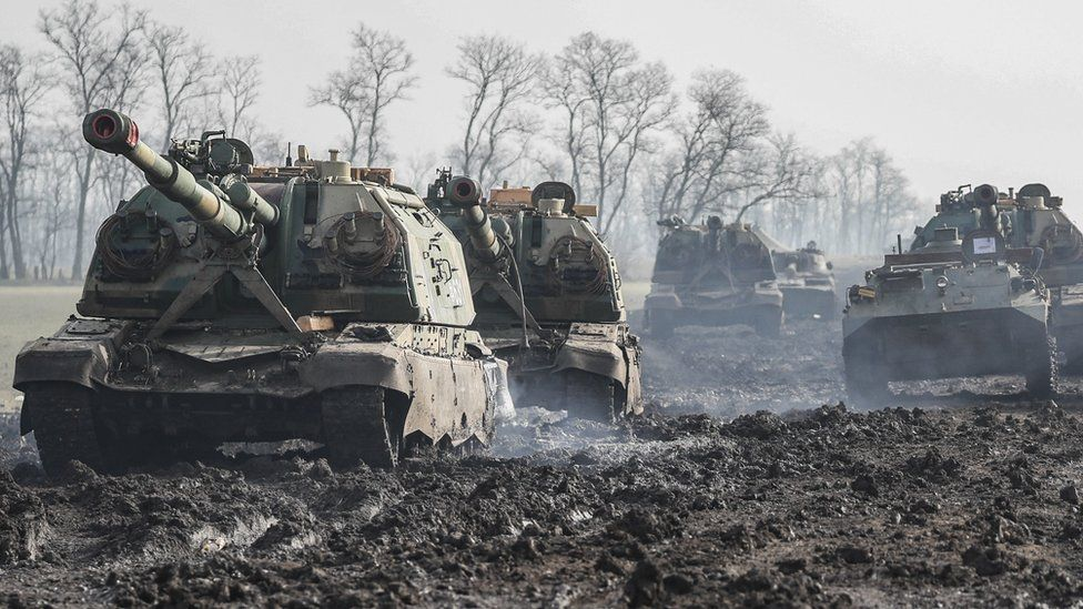 Ukraine crisis: Germany halts pipeline as nations sanction Russia - BBC News