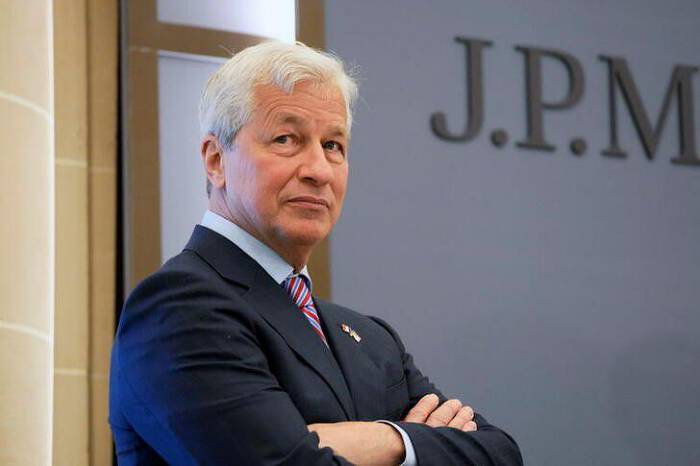 Cổ đông ngân hàng lớn nhất nước Mỹ phản đối gói tiền thưởng 53 triệu USD  cho CEO Jamie Dimon