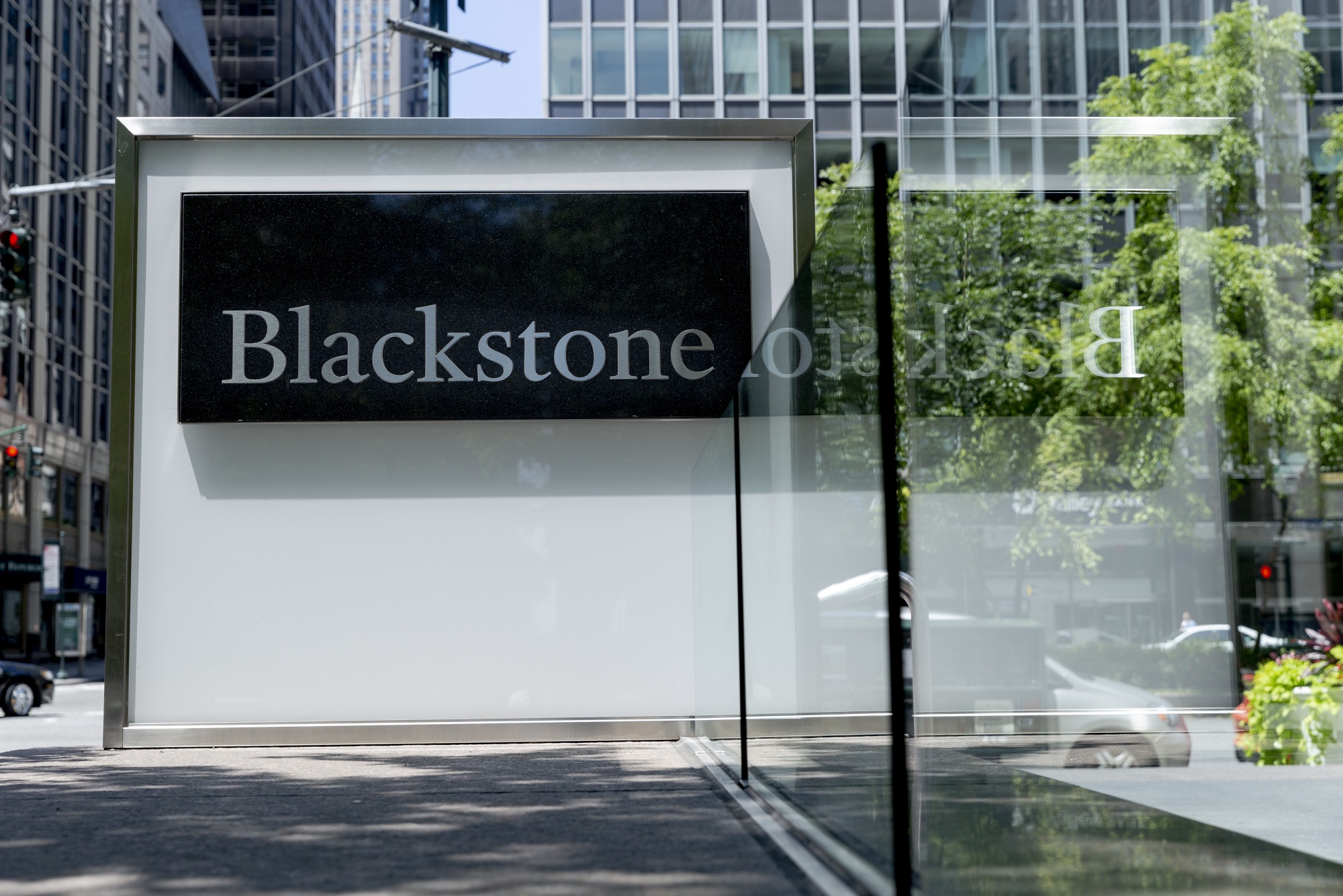 Blackstone: Chu kỳ tăng lãi suất của Fed sẽ kéo dài, lãi suất có thể tăng tới gần 5%