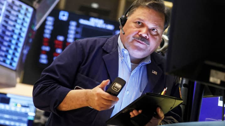 A trader works on the floor of the New York Stock Exchange (NYSE) in New York City, U.S., July 27, 2022.  REUTERS/Brendan McDermid