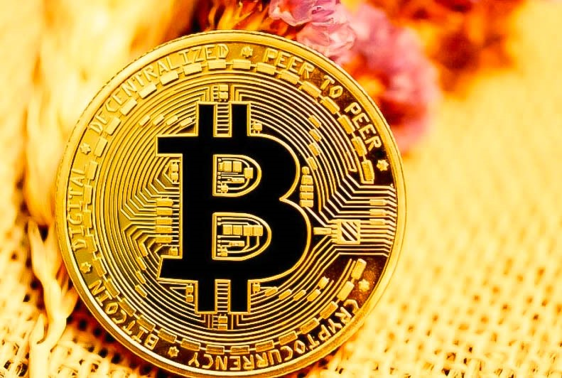 Cập nhật giá Bitcoin và những mã tiền ảo chốt phiên 22.7