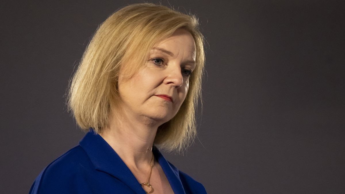 Bà Liz Truss và một "khay đựng tài liệu tồi tệ nhất cho một tân thủ tướng"