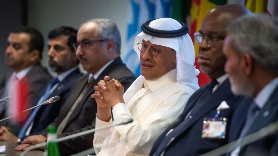 OPEC+ giữ nguyên kế hoạch cắt giảm sản lượng trước những đòn trừng phạt lên Nga