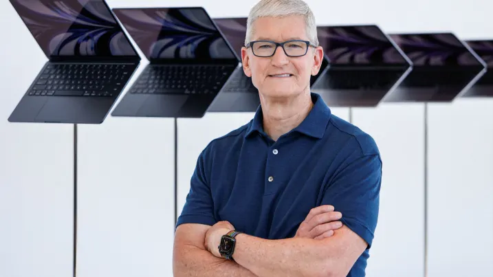 Apple CEO Tim Cook poses in front of a new MacBook Airs running M2 chips display during Apple's annual Worldwide Developers Conference in San Jose, California, U.S. June 6, 2022. REUTERS/Peter DaSilva