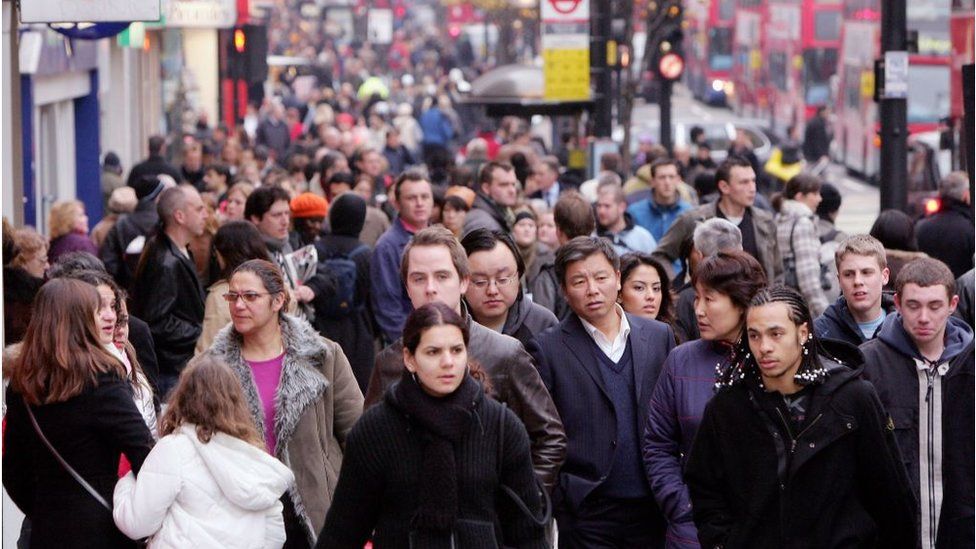 Retail sales fall sharply in December - BBC News