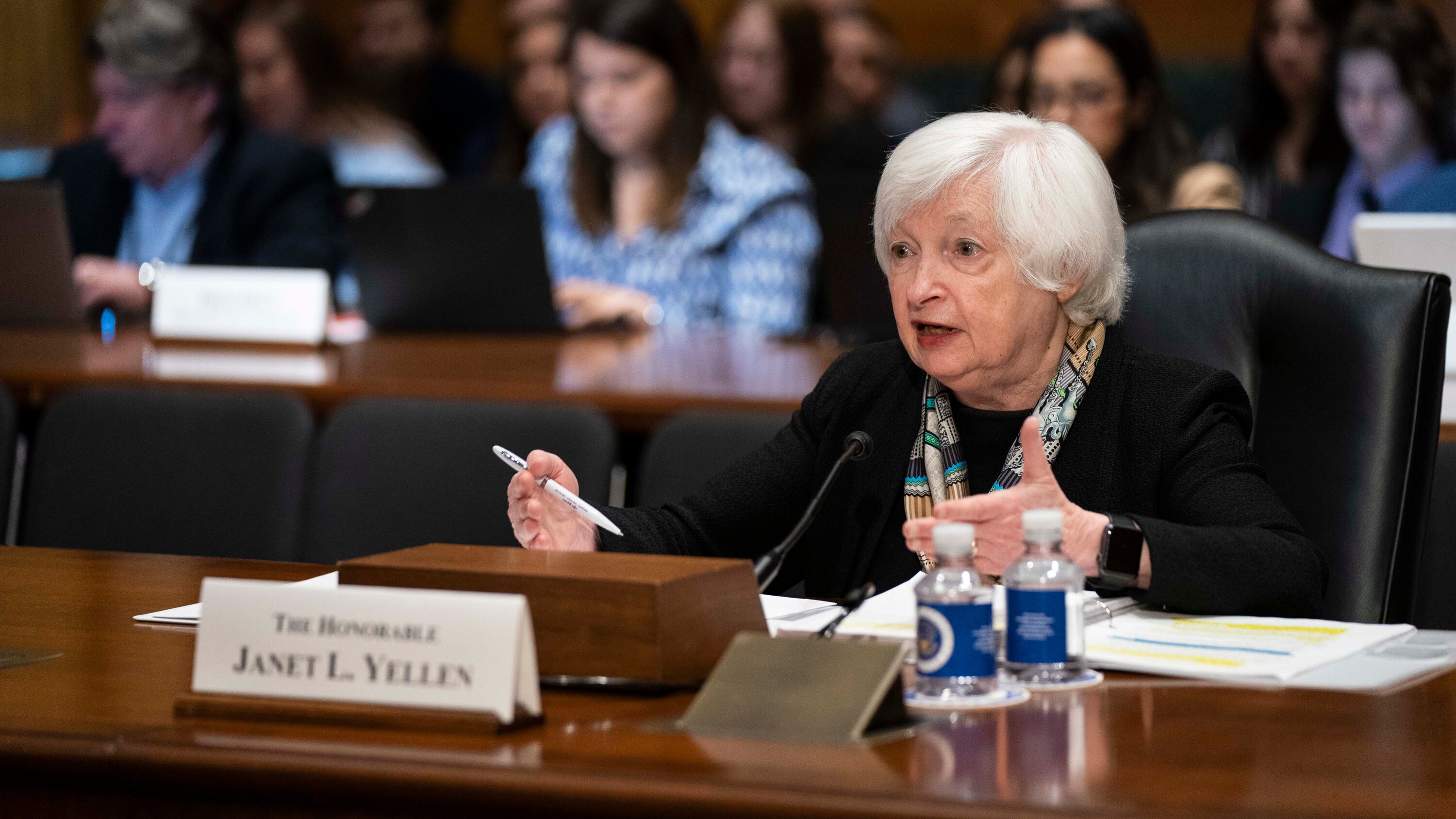 “Chúng ta đang đứng trên bờ vực nguy hiểm”: Bill Ackman đổ lỗi cho Janet Yellen vì đã châm ngòi cho hiện tượng rút tiền hàng loạt