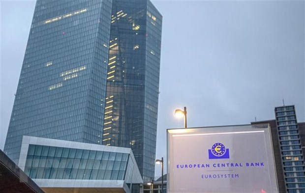 ECB tang lai suat manh chua tung co: Kinh te chau Au se ra sao? hinh anh 1