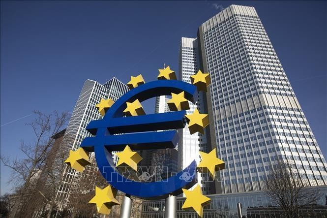 Kinh tế Eurozone - Thế "khó chồng thêm khó"