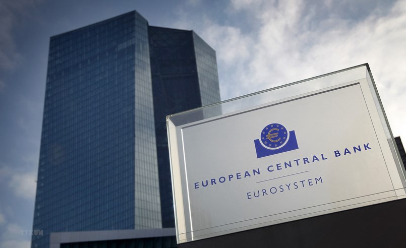 Quan chức ECB: Triển vọng tăng trưởng suy yếu nhưng lạm phát vẫn cao