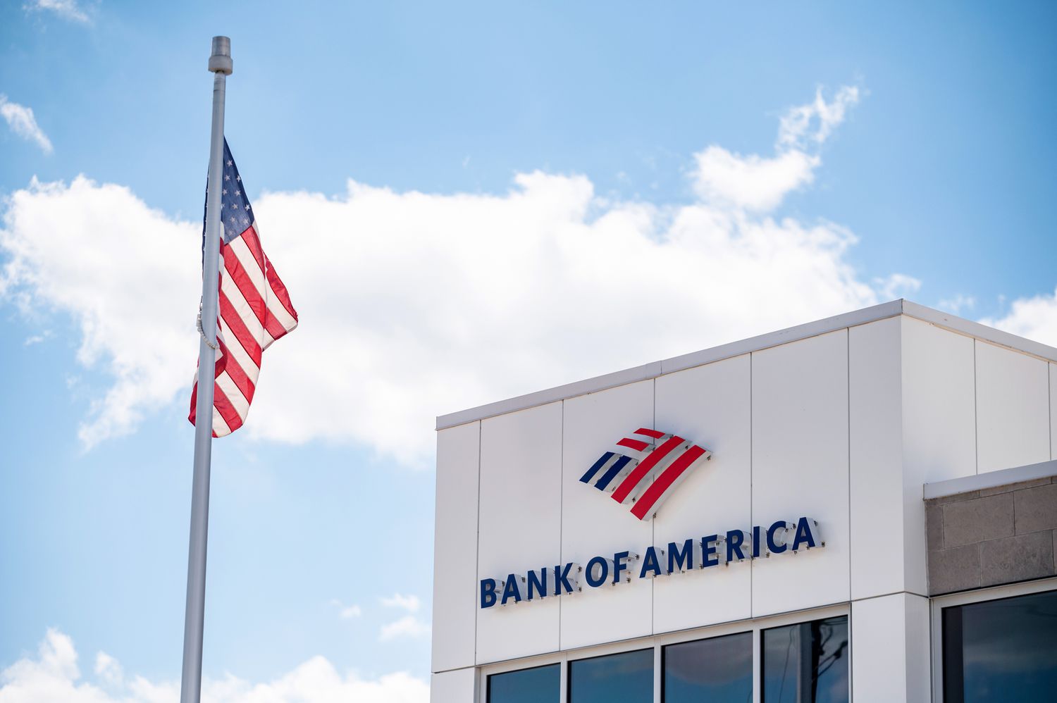 Bank of America: Dòng tiền khổng lồ rút ra khỏi chứng khoán Mỹ, S&P 500 đạt đỉnh mới