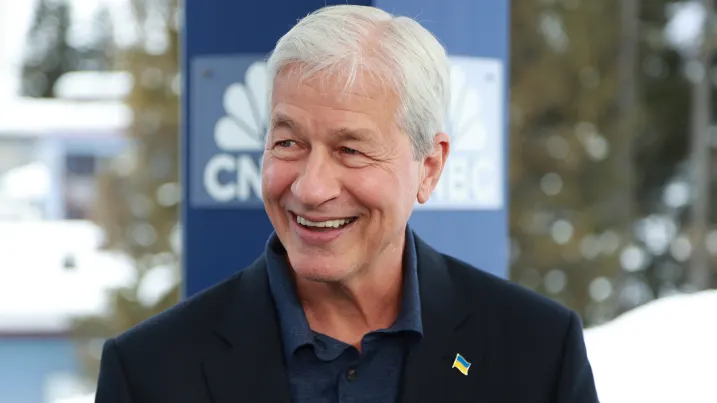 Jamie Dimon, Chủ tịch & Giám đốc điều hành, Chủ tịch & Giám đốc điều hành JPMorgan Chase, phát biểu trên Squawk Box của CNBC tại Hội nghị thường niên Diễn đàn kinh tế thế giới ở Davos, Thụy Sĩ vào ngày 17 tháng 1 năm 2024.