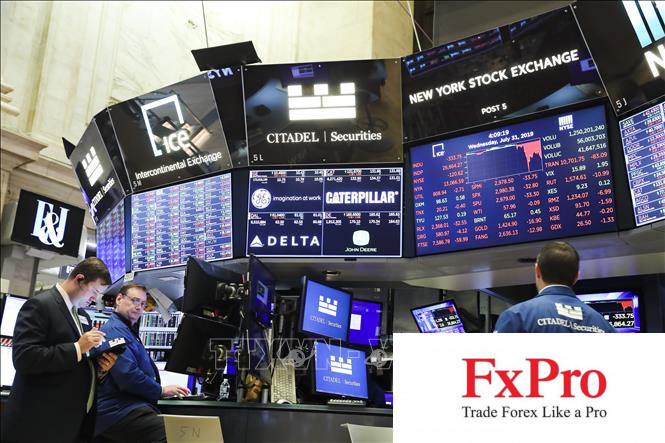 S&P 500 lần đầu tiên vượt mốc 5,400 điểm sau quyết định chính sách của Fed