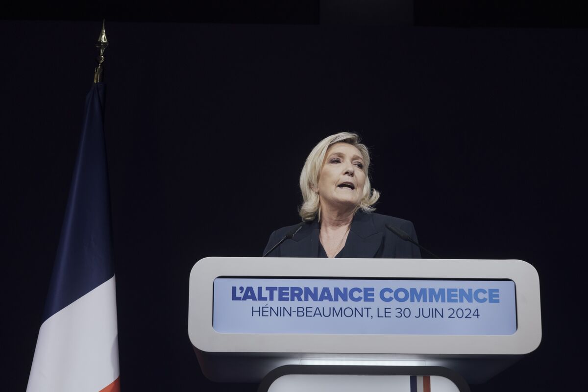 Le Pen lên án những nỗ lực của các đối thủ nhằm ngăn chặn phe Cực hữu nắm quyền