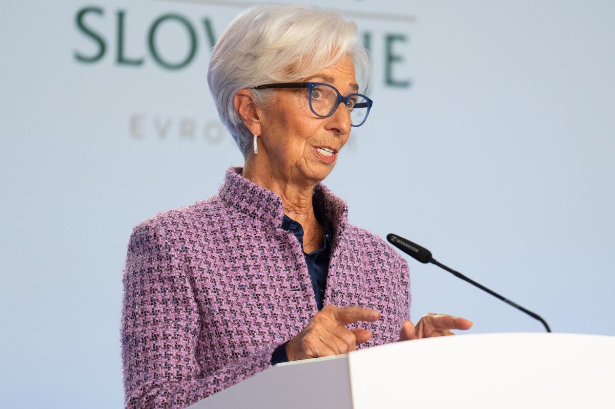 Chủ tịch ECB Lagarde tuyên bố đã "bẻ gãy cổ" lạm phát!