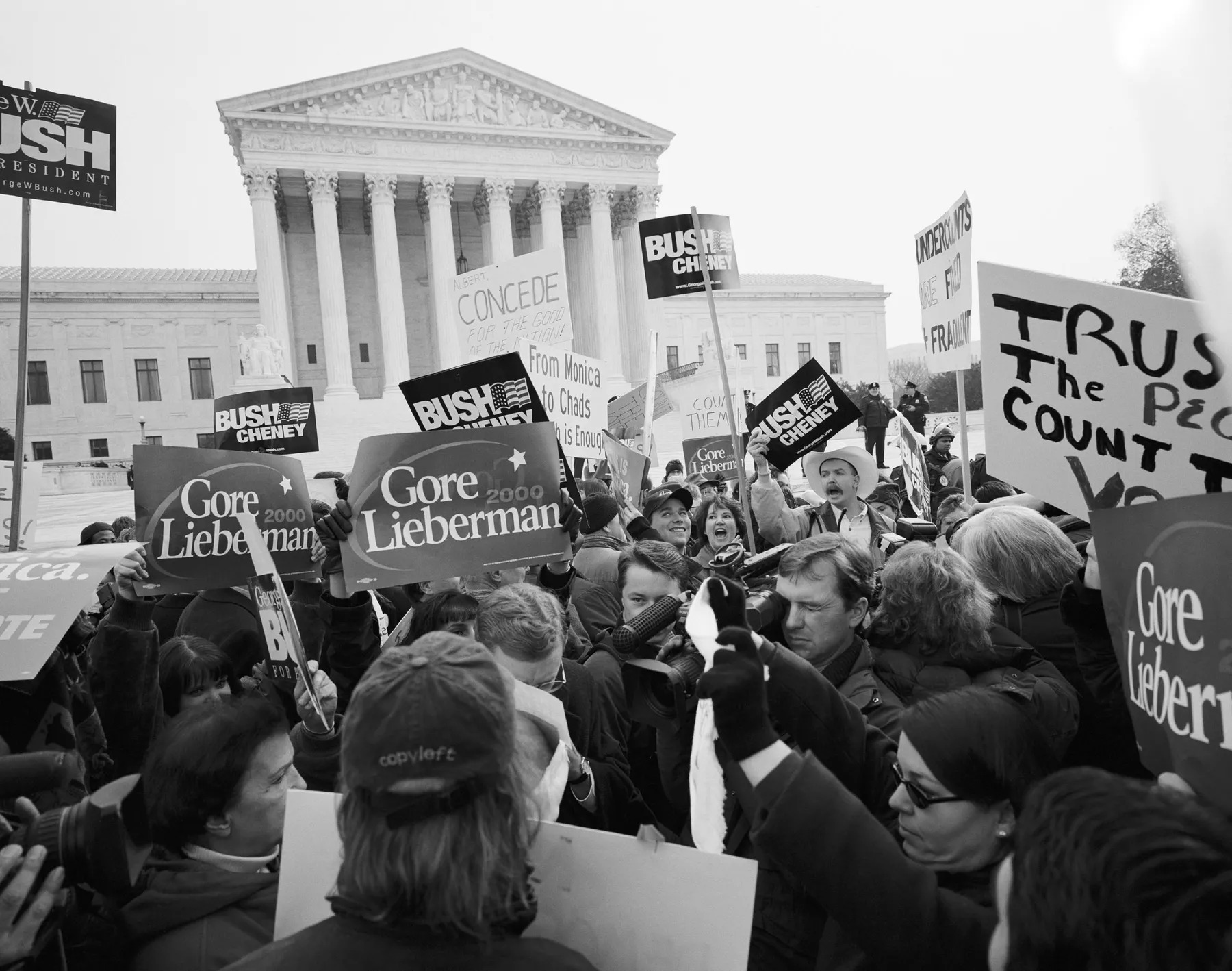 Đừng lo, Toà án tối cao Hoa Kỳ không thể "tặng" chiến thắng cho Trump!