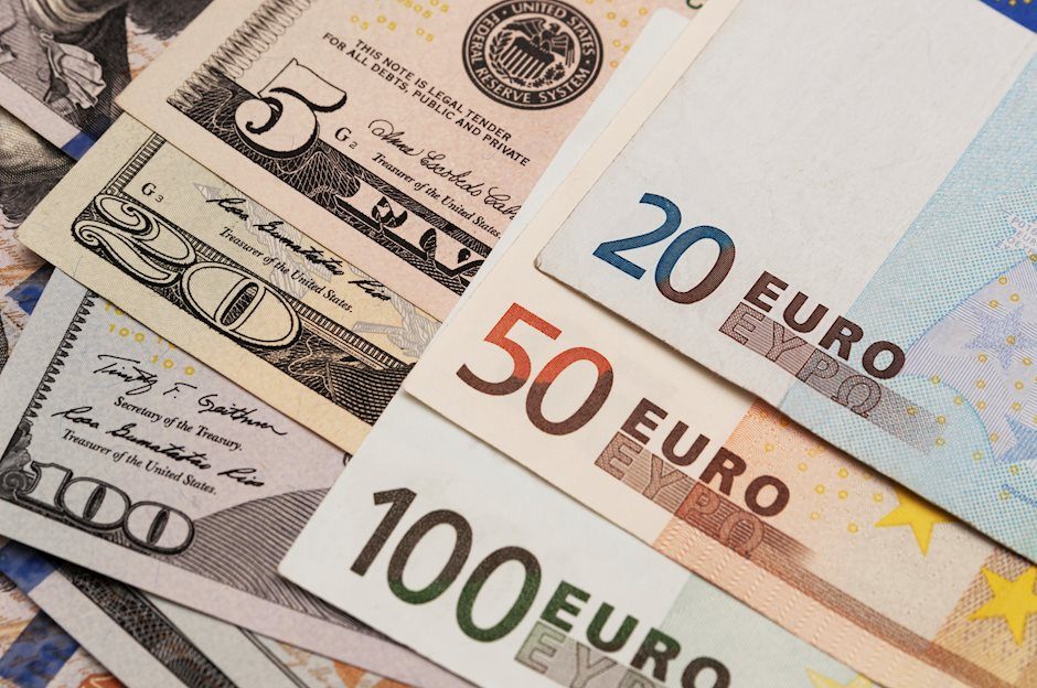 Sóng gió bủa vây EUR/USD: Lao dốc sau chuỗi dữ liệu ảm đạm từ Đức và Eurozone