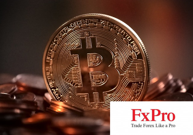 Bitcoin giảm xuống dưới 90,000 USD khi đợt bán tháo tiền điện tử tăng tốc